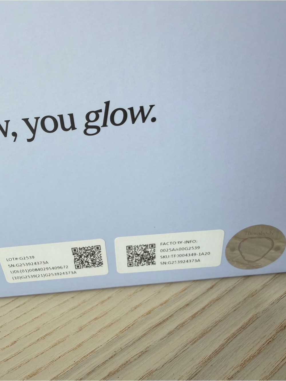 ✨ THERABODY TheraFace Mask Glo LED Light Therapy Device + Box ✨ - Picture 8 of 8